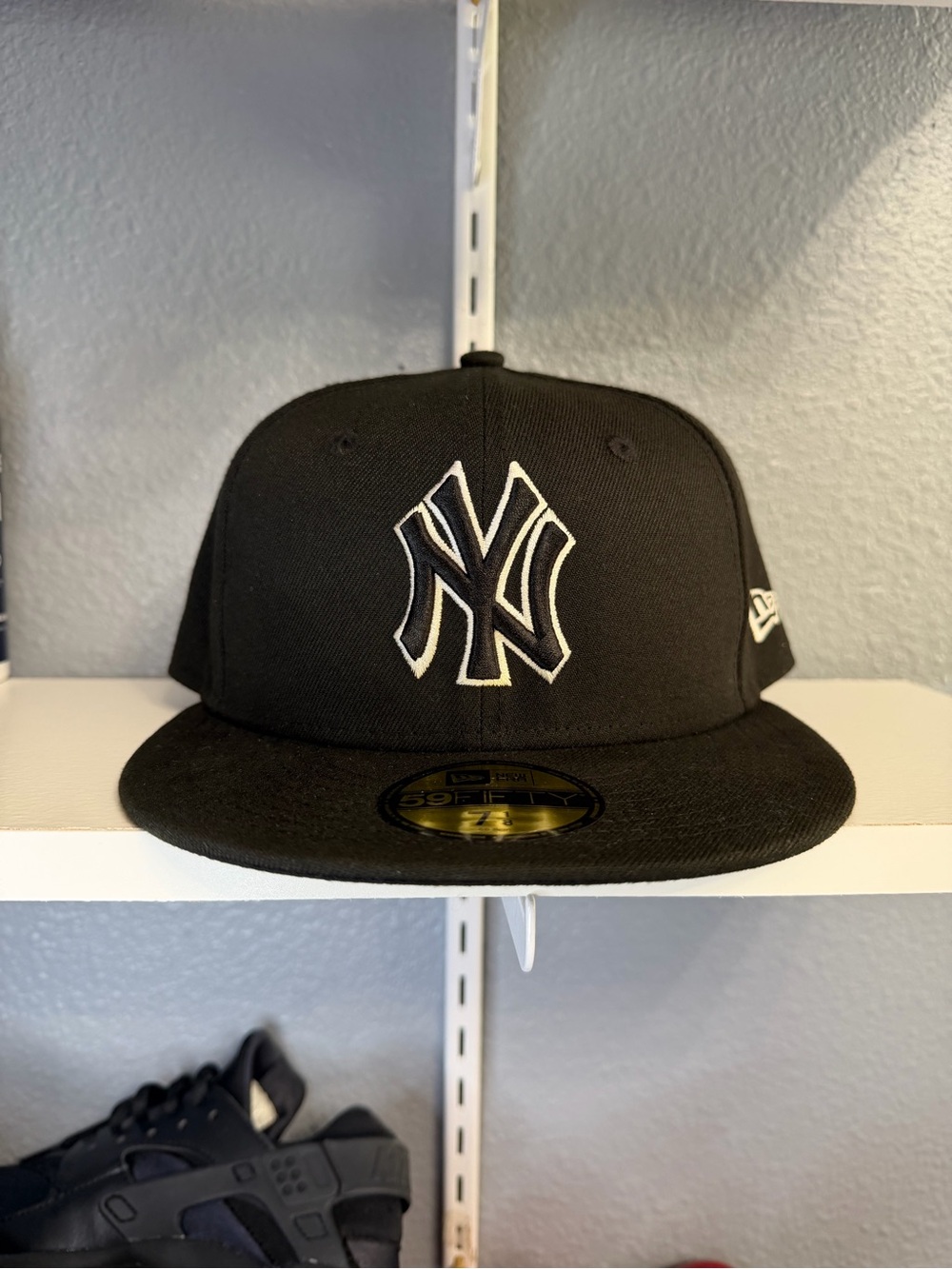 New Era Black/New York Yankees Fitted Cap with White Logo